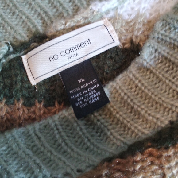 NO COMMENT V-NECK SWEATER - Picture 3 of 5